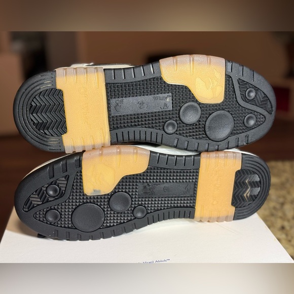 Off-White
Men's Out Of Office Bicolor Leather Sneakers - Picture 2 of 4